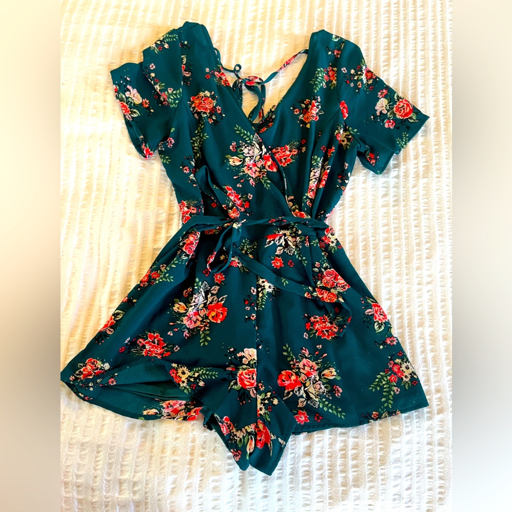 Super Flattering Green Floral Romper! can fit L-XL, not too short on me at 5’9